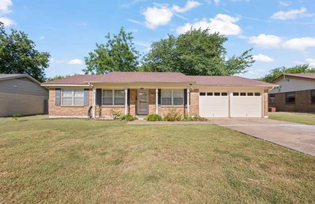 808 Thompson Drive - 808 Thompson Drive, Saginaw, TX 76179