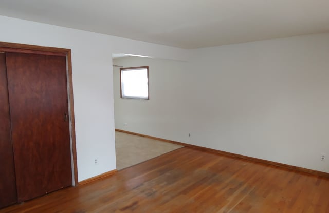1708 S Drexel Ave Gallery 4