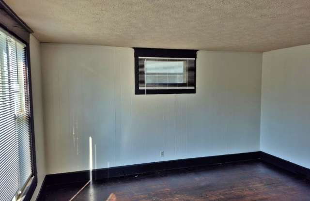 624 Lincoln Street Gallery 4