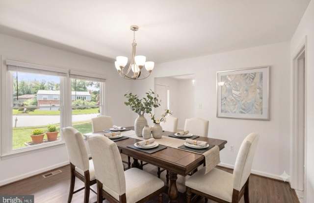 8902 HUXLEY Court Gallery 3