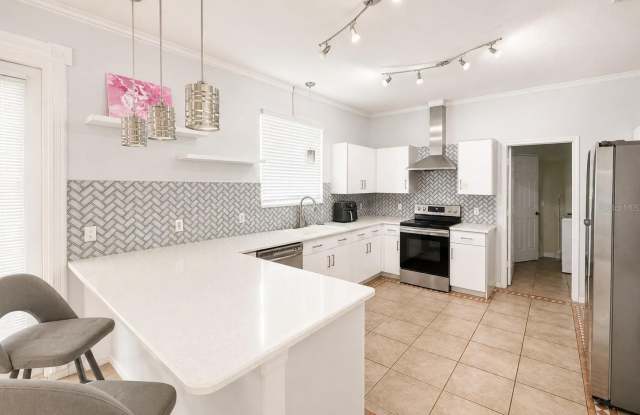 2808 PAYNES PRAIRIE Circle Gallery 4