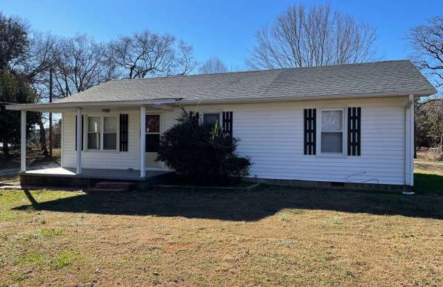 NICE CLEAN COUNTRY HOME, 3 BDRM 1.5 BA $1,400 RENT AND DEPOSIT photos photos