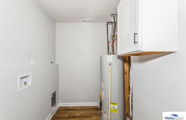 Newer construction 3 bedroom 2 bath **Move in Special - 1/2 off first months rent** photos photos