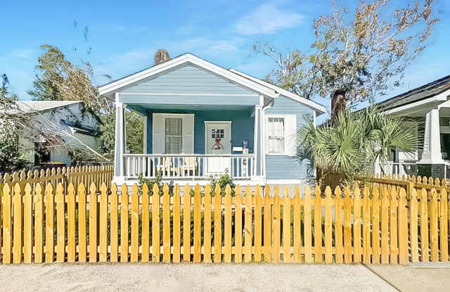 4 Bedroom 2 Bath Bungalow, in Forsyth Park- Available Jan 3rd!!! photos photos
