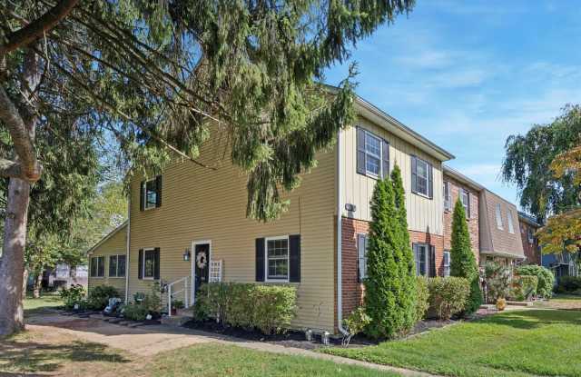 Available Immediately – 4 Bedroom End-Unit Townhome in Indian King Community photos photos
