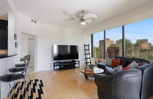 2828 Peachtree Road NW Gallery 2