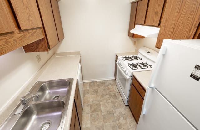 Woodbridge Apartments in Castleton IN photos photos