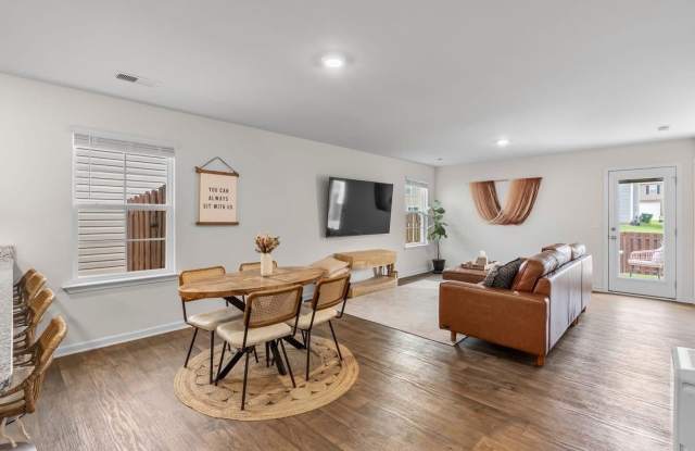 Wonderful Four Bedroom Home. Minutes Away from Ft. Jackson! Gallery 3