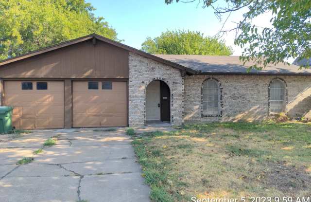 715 Waverly - 715 Waverly Drive, Arlington, TX 76015