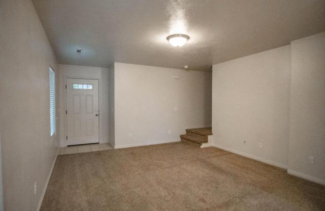 3 Bedroom In Great Location! Gallery 4