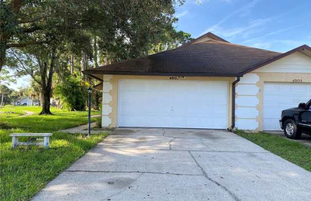 1/2 Duplex For Rent ! photos photos