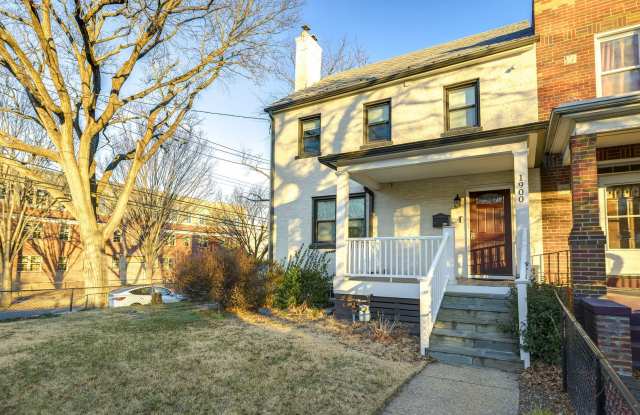 Modern End-Unit Townhome with Garage + Outdoor Space in SE DC Gallery 4