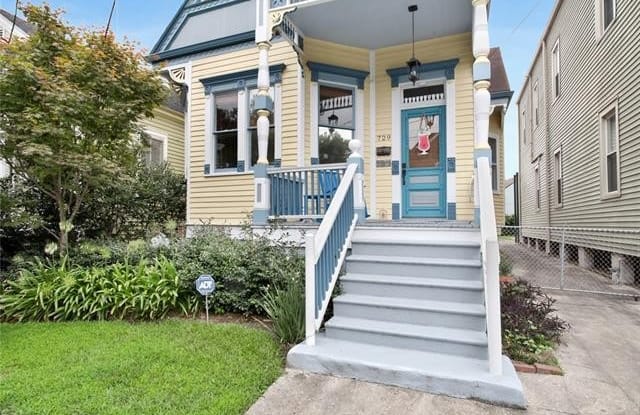 729 HENRY CLAY Avenue - 729 Henry Clay Avenue, New Orleans, LA 70118