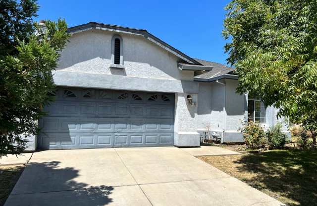 Beautiful home located near Stan State Gallery 3