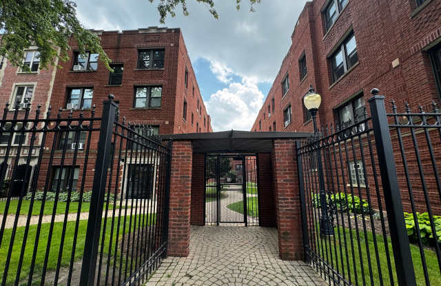Nice 1 Bed in Quaint Roger's Glenwood District Gallery 3