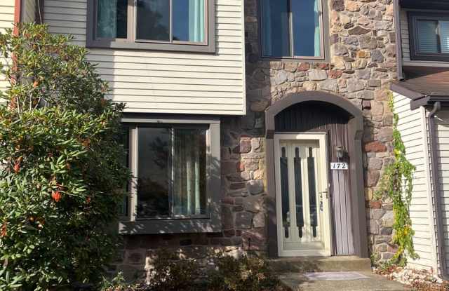 3 Bd / 1.5 Bth Newtown Townhouse - 172 Windham Court, Bucks County, PA 18940