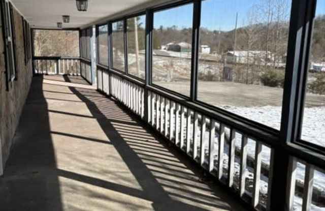 141 McCully Lane Gallery 3