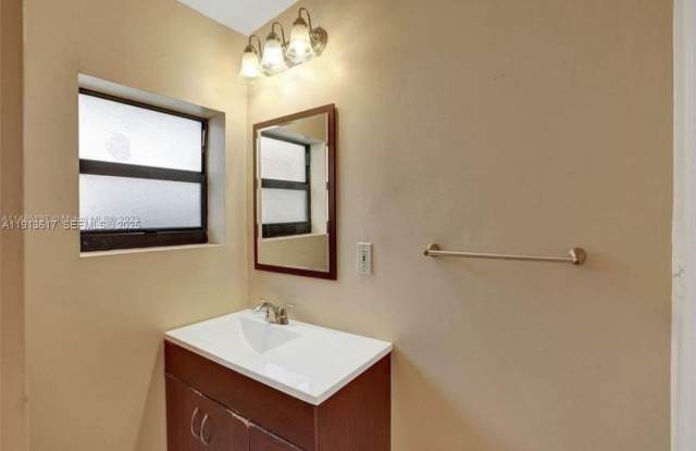 8471 NW 10th St photos photos 8471 NW 10th St photos photos