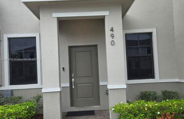 490 NE 12th St photos photos