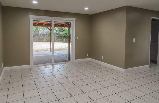 3 bedroom home in Woodburn Available !!! Gallery 4