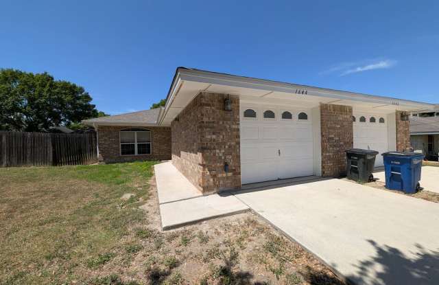 *2 weeks free rent* 3/2/1 Duplex / Walk to Kraft Park & The Countyline- Memorial Trail / Fridge Included / No Carpet / NBISD photos photos