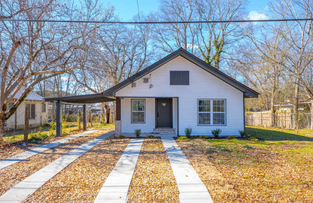 Completely updated 3 bedroom Benton Home Gallery 1