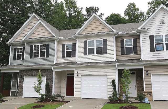 3 Bed, 2 Bath Townhome With Water Front View Gallery 1