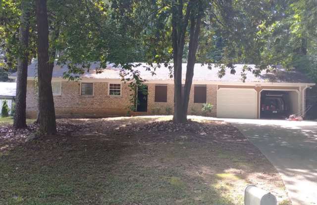 Move In Ready Spacious 3 Bedroom Home Conveniently Located In Decatur. Contact Us To Tour!!!!! - 3625 Idle Creek Drive, DeKalb County, GA 30034