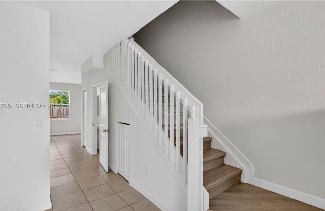 12123 NW 23rd Ct Gallery 4