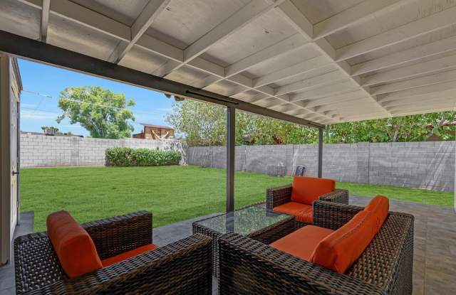 224 W Glenrosa Avenue Gallery 3