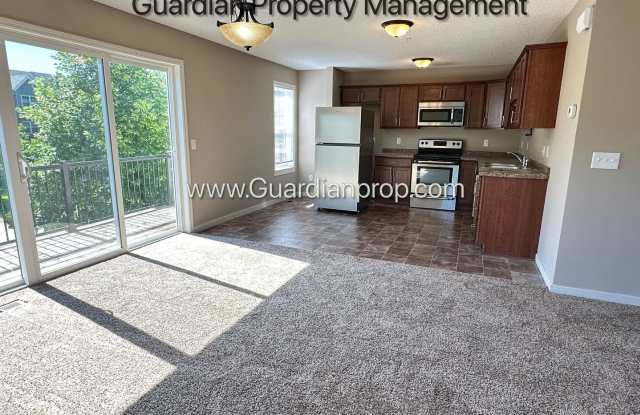 Champlin Corner Unit Town Home, 2 Car Garage, Dishwasher, Washer/Dryer, Balcony photos photos