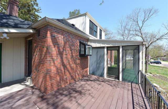 4 GIRARD DRIVE | WEBSTER GROVES 63119 Gallery 3