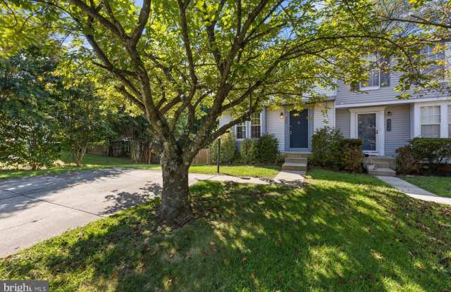 806 LILAC Court Gallery 2