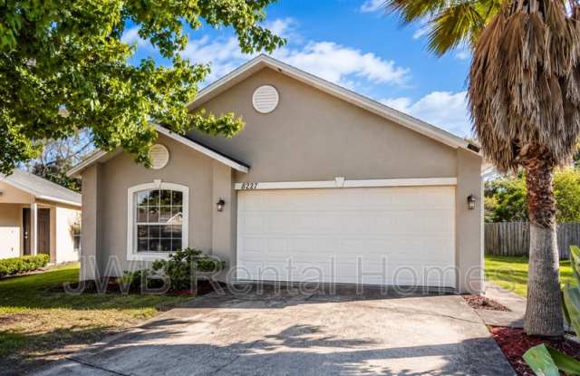 8227 Oak Crossing Dr W - 8227 Oak Crossing Drive West, Jacksonville, FL 32244