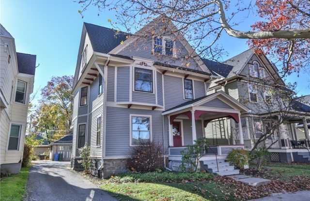 739 University Avenue unit: Down photos photos