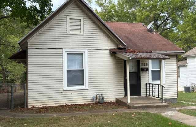 2 Bedroom House! $750!!! - 729 South Newton Avenue, Springfield, MO 65806