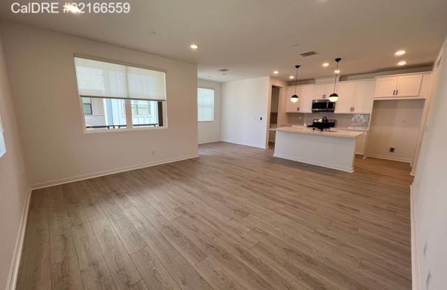 Ontario 3 Bedroom Townhouse Gallery 4
