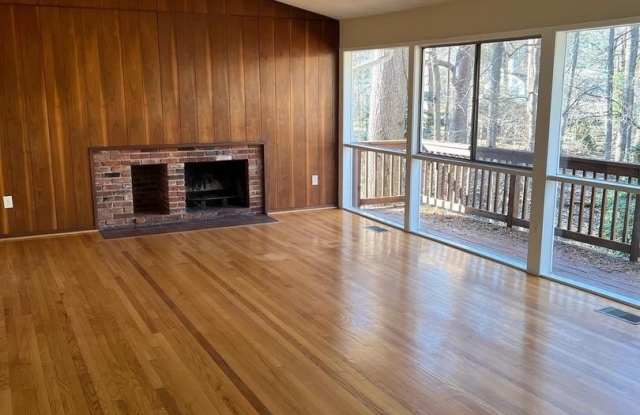 8 CARDEROCK Court Gallery 4