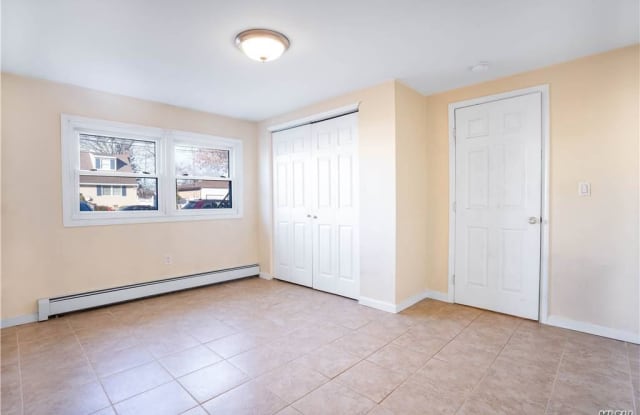 578 Pinto Street - 578 Pinto Street, North Babylon, NY 11702