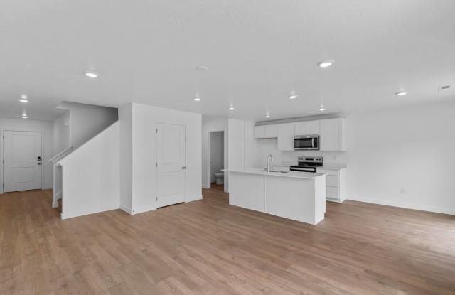 Your New Home Awaits! With a MOVE IN SPECIAL! Gallery 3