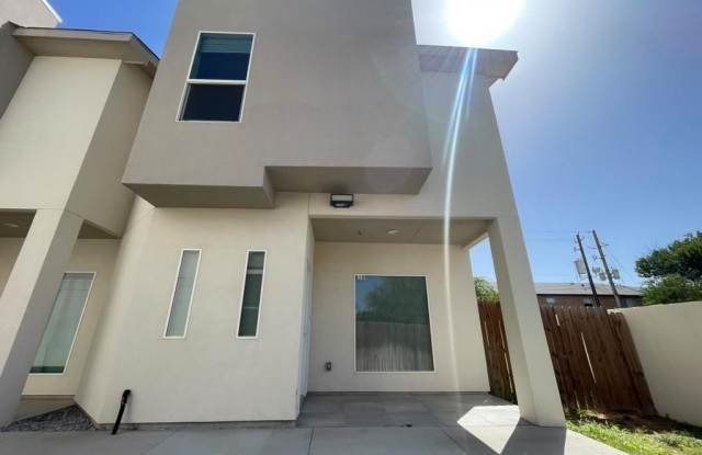 504 Gale Ct Gallery 1
