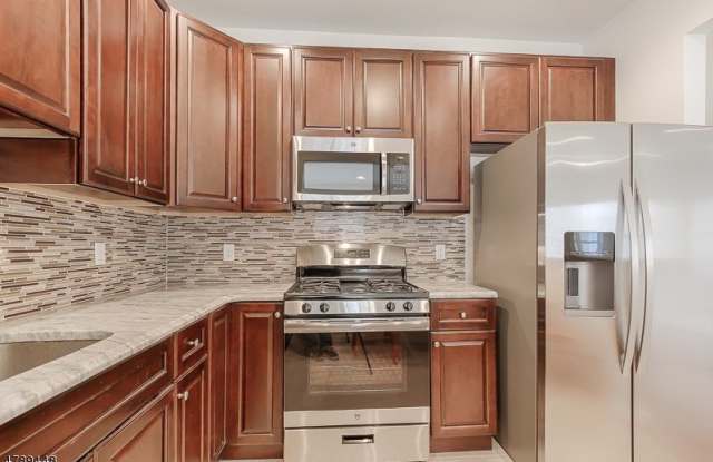17 Decroce Ct Gallery 2