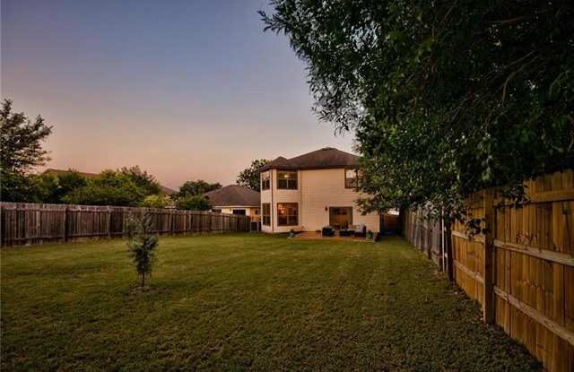 4611 Lyra CIR Gallery 3