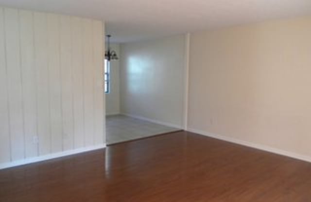 1604-2 Carolewood Ct Gallery 2