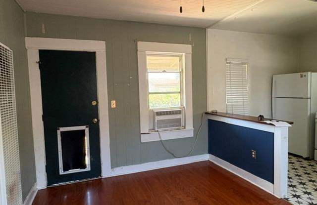 SOUTH LAWNDALE ADORABLE 1 BDRM HOUSE FOR LEASE! COMING SOON! Gallery 3