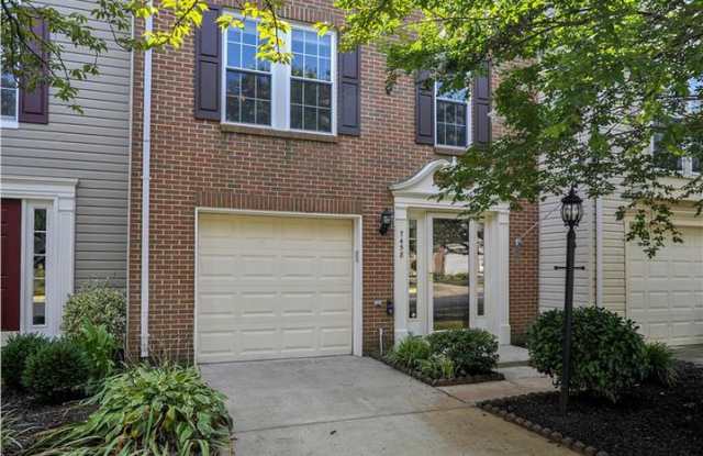 7458 GADSBY SQ - 7458 Gadsby Square, Kingstowne, VA 22315