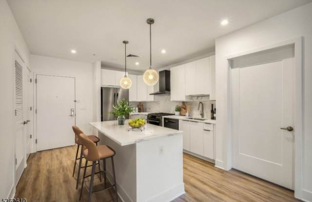 52 Taylor Pl - Unit 316 Gallery 3