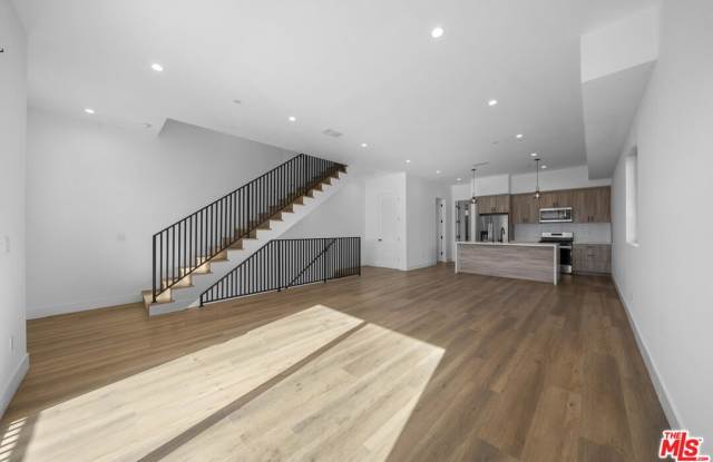 10845 1/2 Morrison St - 10845 1/2 Morrison Street, Los Angeles, CA 91601