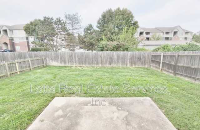 623 NE Swann Circle Gallery 3