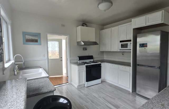 1bd/1ba Downstairs Apartment Near Lake Merritt - In-Unit Laundry photos photos